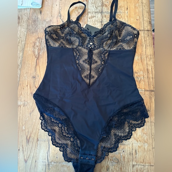 BNWT Pinsey Shapewear Bodysuit - size medium - black lace - Picture 3 of 9
